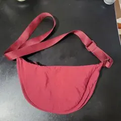 ユニクロ　ラウンドミニショルダー　バッグ　ボルドー　ワイン