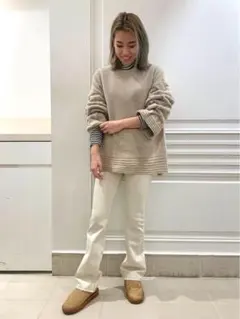 upperhightsオフホワイト ブーツカットデニム　ダメージ加工　22サイズ