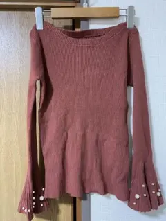 フレア袖パール装飾リブニット　赤い 長袖 トップス　新品