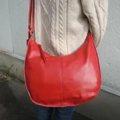 新品 A4☆大き目 15800円 半円 柔らか ショルダーバッグ☆牛革 軽い！