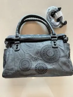 バック　デシグアル　トートバック　刺繍　ショルダーバッグ