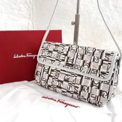 Salvatore Ferragamo ショルダーバッグ 総ロゴ 保存袋 箱付きのサムネイル