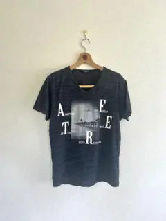 ブラック グラフィックプリント Tシャツ M