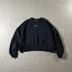 古着NIKEオーバーサイズスウェット黒刺繍センタースウッシュクロップド超短丈