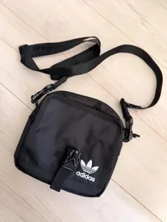 adidas ショルダーバッグ ブラック
