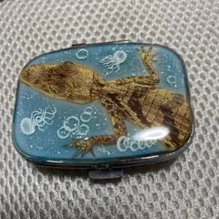 レジン細工　ピルケース／小物入れ　恐竜とクラゲのアートケース