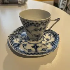 青と白の花柄カップとソーサー　顔［訳あり］