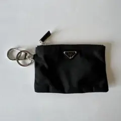 極美品　PRADA プラダ　アクセサリーポーチ　ナイロン　三角プレート　ブラック PRADA プラダアクセサリーポーチナイロン三角プレートブラック