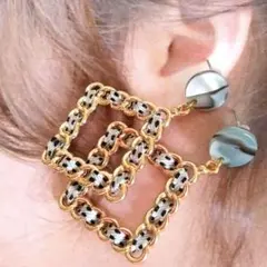 「デザインポストピアス大ぶりスクエア」