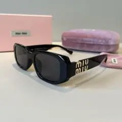 2025年最新】miumiu サングラスケースの人気アイテム - メルカリ