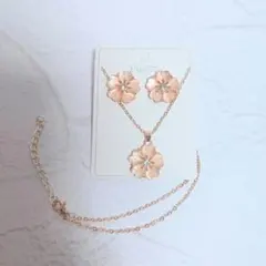 【新品】桜のネックレスとピアスの2点セット【ピンクゴールド】
