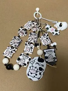 牛柄ミルクテーマストラップ