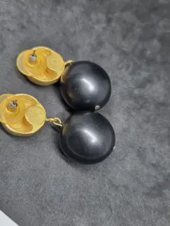 Givenchy ジバンシー ヴィンテージ・イヤリング 黒いボール型