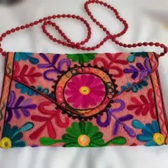 刺繍入りフェルトクラッチバッグ