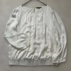 【美品】　23区　ブラウス　シャツ　カットソー　ホワイト　シルク混　オフィスのサムネイル