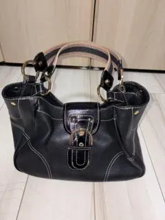 バックル付きブラックレザーハンドバッグ