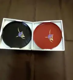 漆器2枚セット 黒と赤 花デザイン　トレー　お盆　お正月　　最終　値下げ