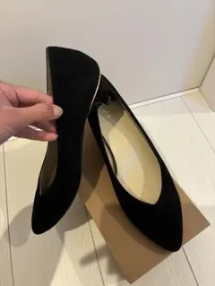 ブラック　ベロア　ローヒール　ポインテッドトゥ　パンプス