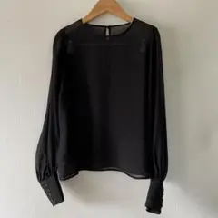 Discoatシフォン　シアー肩ギャザーブラウス