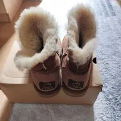 ブラウン ムートンブーツ ボタン付き