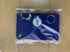 カードケースとリール付きキーホルダー