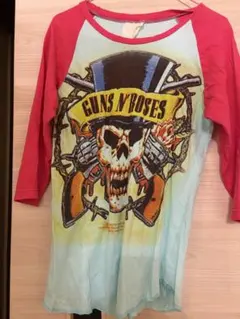 槍與玫瑰骷髏圖案T恤