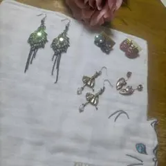 ♥ピアス5点のまとめ売り　シルバー　ラインストーン　チェーン等　新品未使用‼️