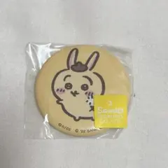 ちいかわ　サンリオコラボ　うさぎポムポムプリン缶バッチ