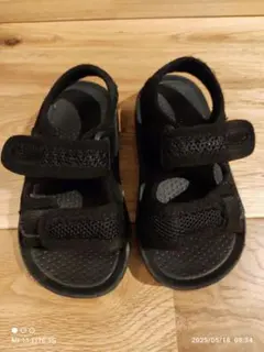 ブラック ベルト付きサンダル　16センチ