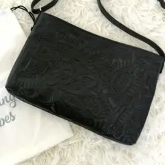 極美品✨️Carving Tribes ブラック ショルダーバッグのサムネイル