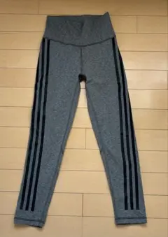 adidas トレーニングパンツ グレーのサムネイル