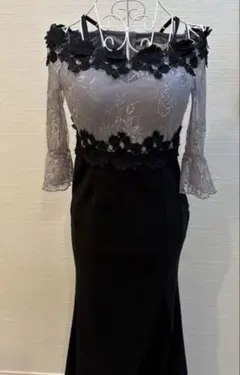 エレガントなオフショルダーレースドレス