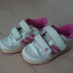 adidas キッズスニーカー