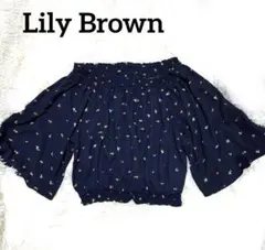 Lily Brown カットソー ショート丈 総柄 三角 柄 五分袖 ネイビーのサムネイル