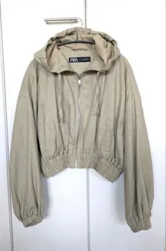 ZARA フード付きクロップドブルゾンのサムネイル