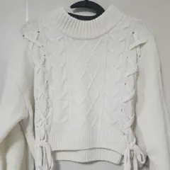 abc une face ケーブルニットセーター