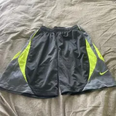 Nike 蛍光イエロー　グレー　ショートパンツ