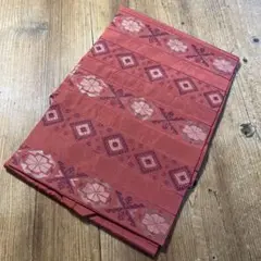 正絹。名古屋帯。赤地に可愛い柄の帯。