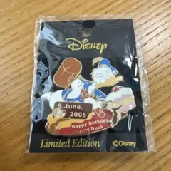 Disney ドナルドダック ピンバッジ 2005年バースデー - メルカリ
