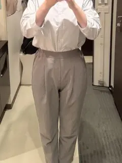 【着用回数2,3回】グレー テーパードスラックス ハニーズの美脚スラックス