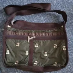 クマ刺繍ダークグリーンショルダーバッグ
