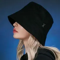 ブラック バケットハット Xの刺繍