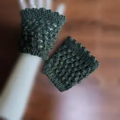 手編み✿リストウォーマー　オリーブグリーン 　アームカバー
