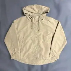 ベージュ マウンテンパーカー　ウィンドブレーカー　GU