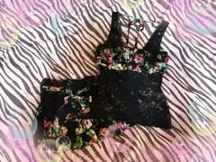 d.i.aブラックフローラルレースセットアップ