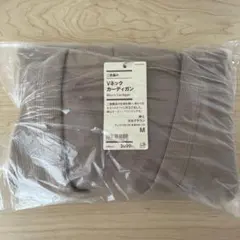 無印良品の「二重編みVネックカーディガンのサムネイル