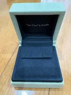 ヴァンクリーフ＆アーペル ピアス イヤリング ケース ラッピング 空箱 未使用