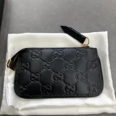 GUCCI シマ ブラックレザーキーケース 447964 2091