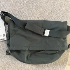 UNIQLO ドローストリングショルダーバッグ　スモール