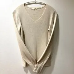 BEAMS HEART Ｖネック　くるみボタン　トップス